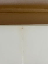 Lade das Bild in den Galerie-Viewer, REDUZIERT! -50% Buffet Touros Kiefer massiv - Kiefer Weiß / Grau
