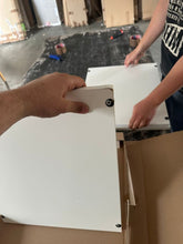 Lade das Bild in den Galerie-Viewer, REDUZIERT! -30% Kleiderschrank hülsta now minimo IV Weiß / Hellbraun
