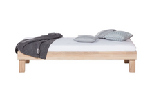 Lade das Bild in den Galerie-Viewer, REDUZIERT! -50% Massivholzbett AresWOOD 90
