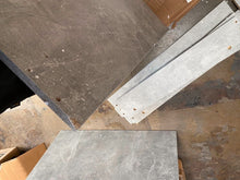 Lade das Bild in den Galerie-Viewer, Couchtisch Cutato Beton Dekor
